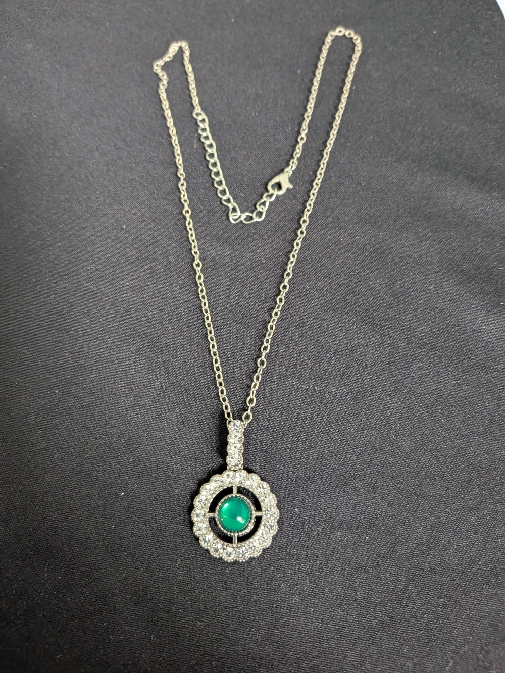 Silver-Tone Paparazzi Emerald Green Halo Pendant Necklace12"